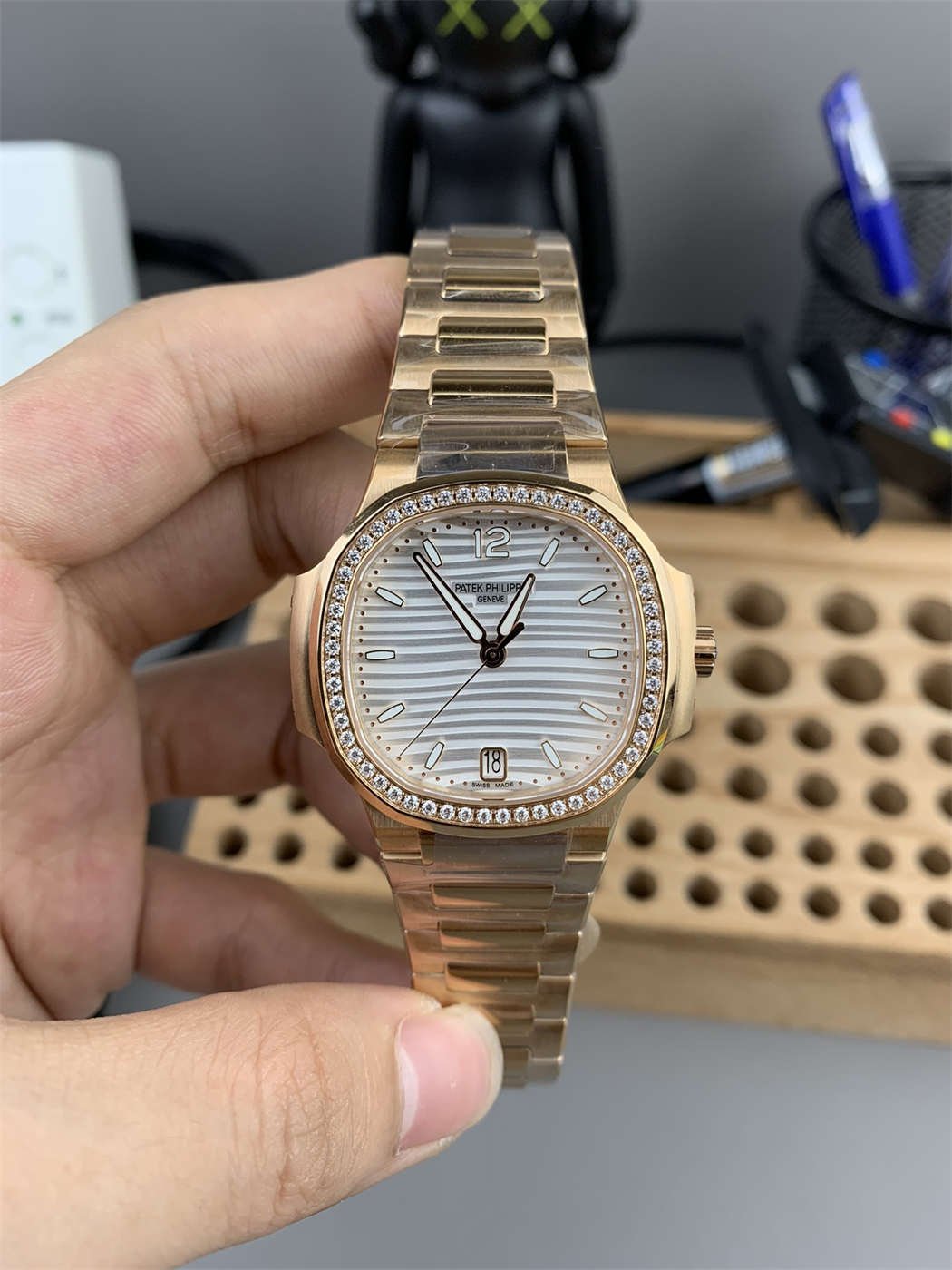 Patek Philippe Nautilus 35.2mm 7118 – Oro Rosa con Bisel de Diamantes Réplica con Movimiento Automático