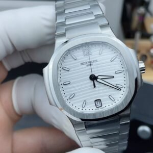 Patek Philippe Nautilus 35.2mm 7118/1A-010 – Esfera Blanca Réplica con Movimiento Automático