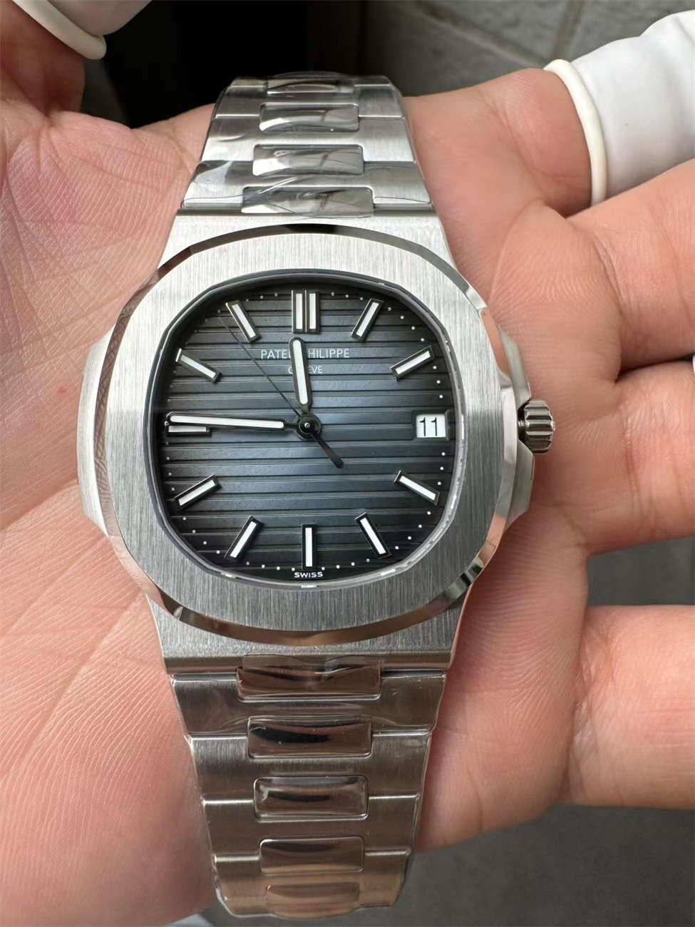 Patek Philippe Nautilus 40mm 5711 – Esfera Azul Réplica con Movimiento Automático Grabado - Imagen 2
