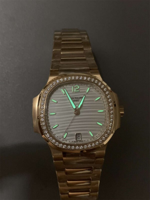 Patek Philippe Nautilus 35.2mm 7118 – Oro Rosa con Bisel de Diamantes Réplica con Movimiento Automático - Imagen 2