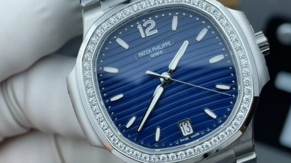Patek Philippe Nautilus 35.2mm 7118 – Esfera Azul con Bisel de Diamantes Réplica con Movimiento Automático - Imagen 2