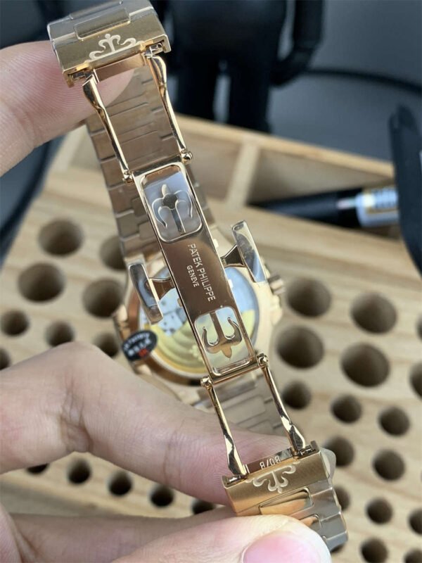Patek Philippe Nautilus 35.2mm 7118 – Oro Rosa con Bisel de Diamantes Réplica con Movimiento Automático - Imagen 4