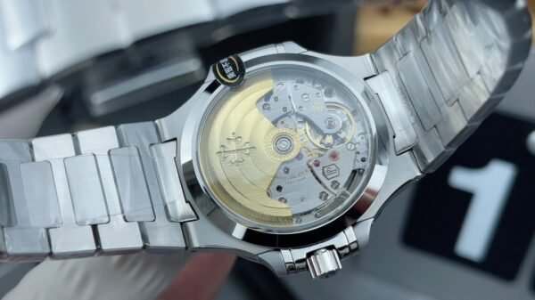 Patek Philippe Nautilus 35.2mm 7118 – Esfera Azul con Bisel de Diamantes Réplica con Movimiento Automático - Imagen 5