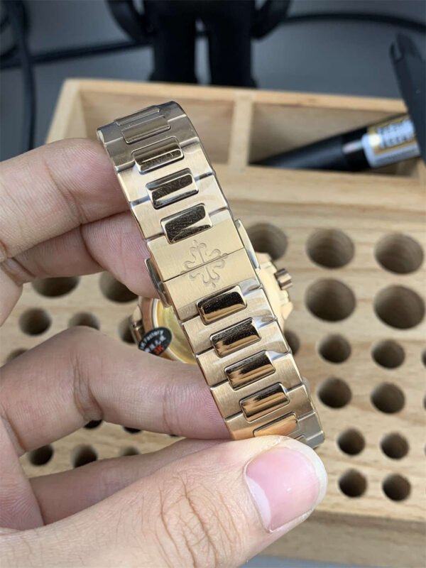 Patek Philippe Nautilus 35.2mm 7118 – Oro Rosa con Bisel de Diamantes Réplica con Movimiento Automático - Imagen 6